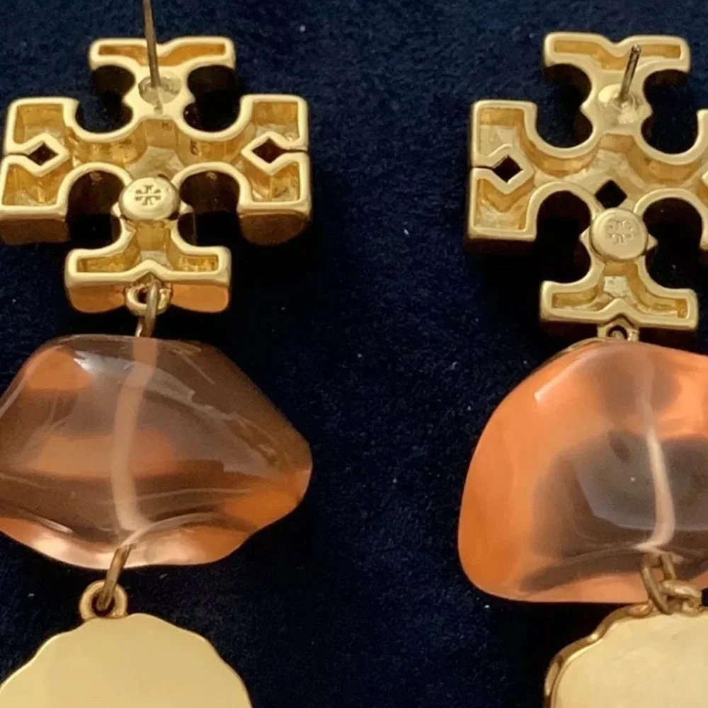Designers Brands For Customers That Love To Wear Casual and Elegant Accessories;